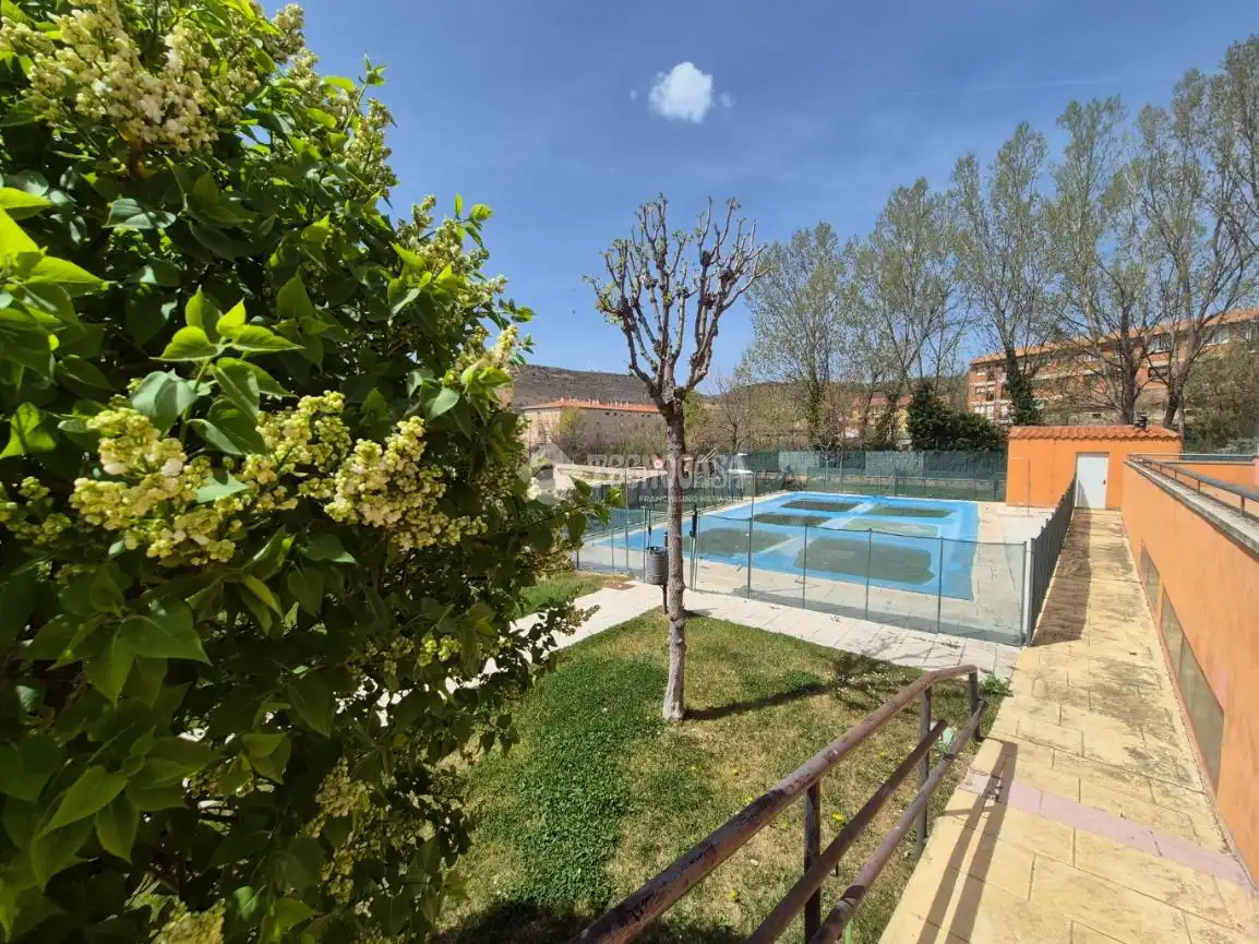 Piscina de Piso en venta en Sigüenza con Terraza