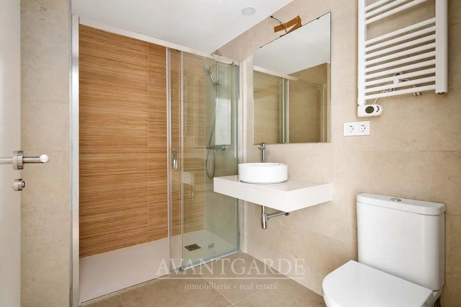 Badezimmer von Dachboden zur Miete in Pallejà mit Klimaanlage, Heizung und Terrasse