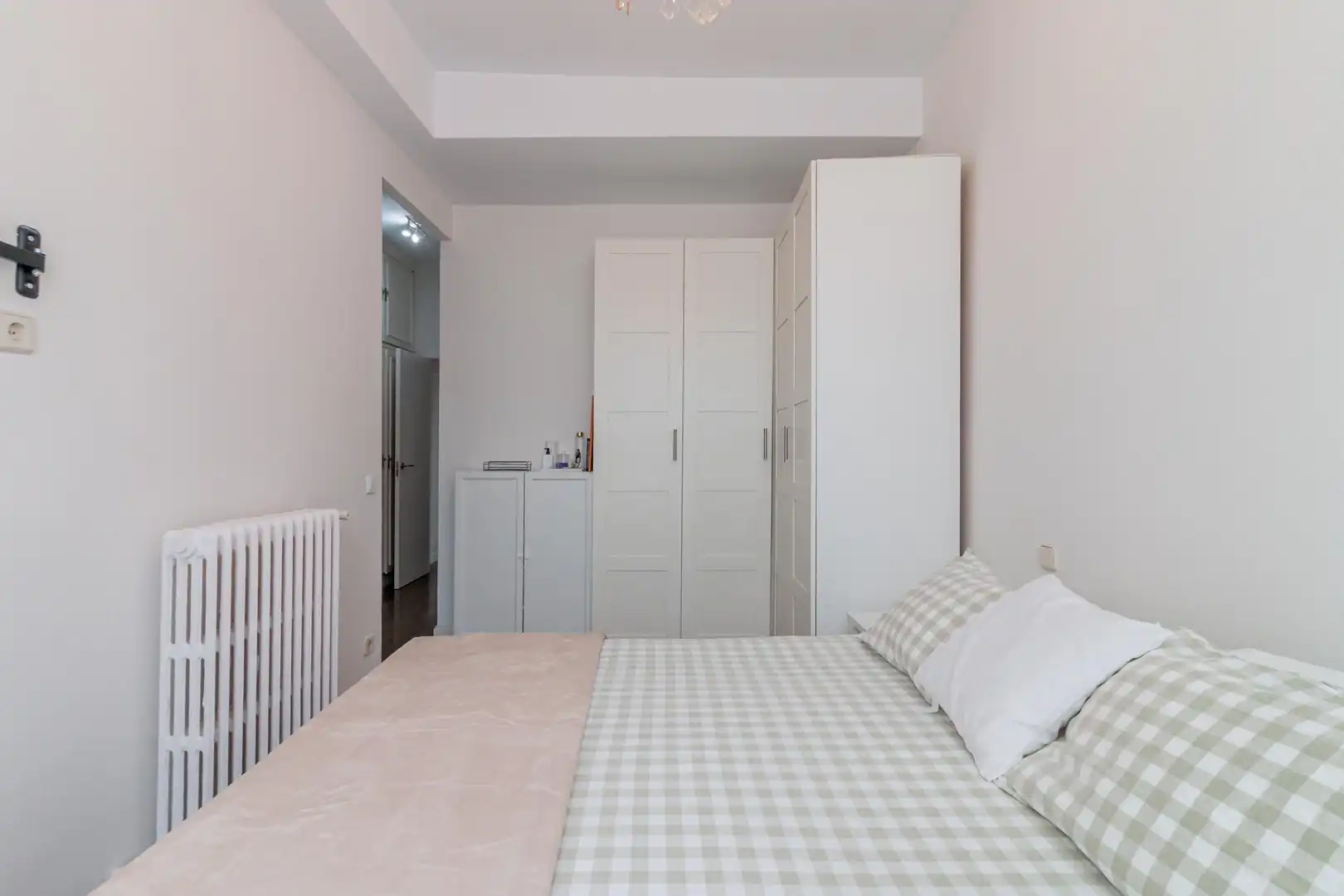 Dormitori de Apartament en venda en Madrid amb Calefacció