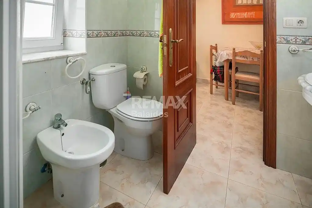 Bany de Casa o xalet en venda en A Pobra do Caramiñal amb Calefacció, Jardí privat i Parquet