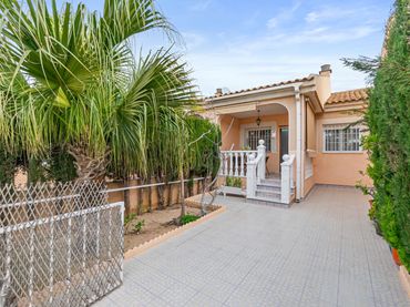 Haus mit Pool zum Verkauf in Santiago de la Ribera