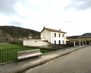 Außenansicht von Haus oder Chalet zum verkauf in Vegacervera