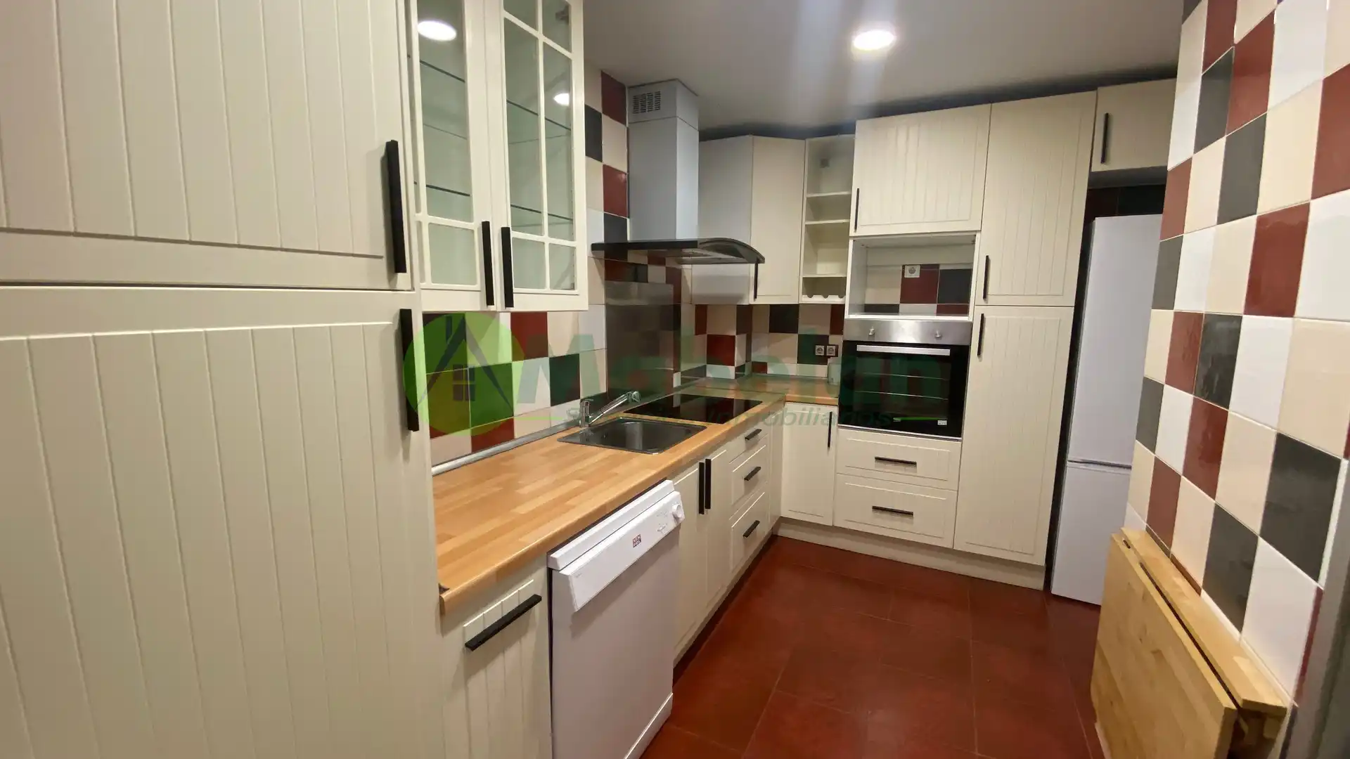 Cocina de Piso de alquiler en Madrid con Calefacción y Piscina comunitaria
