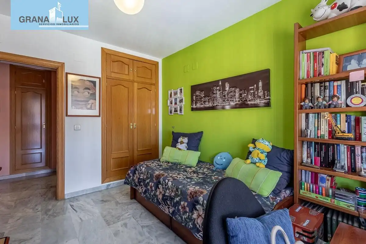 Bedroom of Flat for sale in Granada  with Air Conditioner, Heating and Terrace
