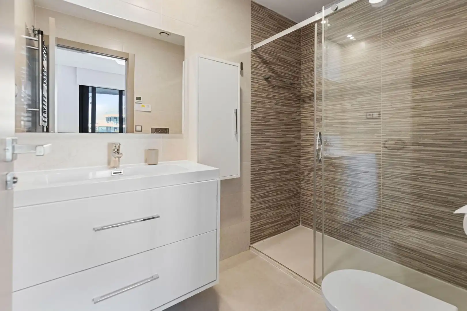 Bany de Apartament en venda en Elche / Elx amb Aire condicionat, Calefacció i Jardí privat