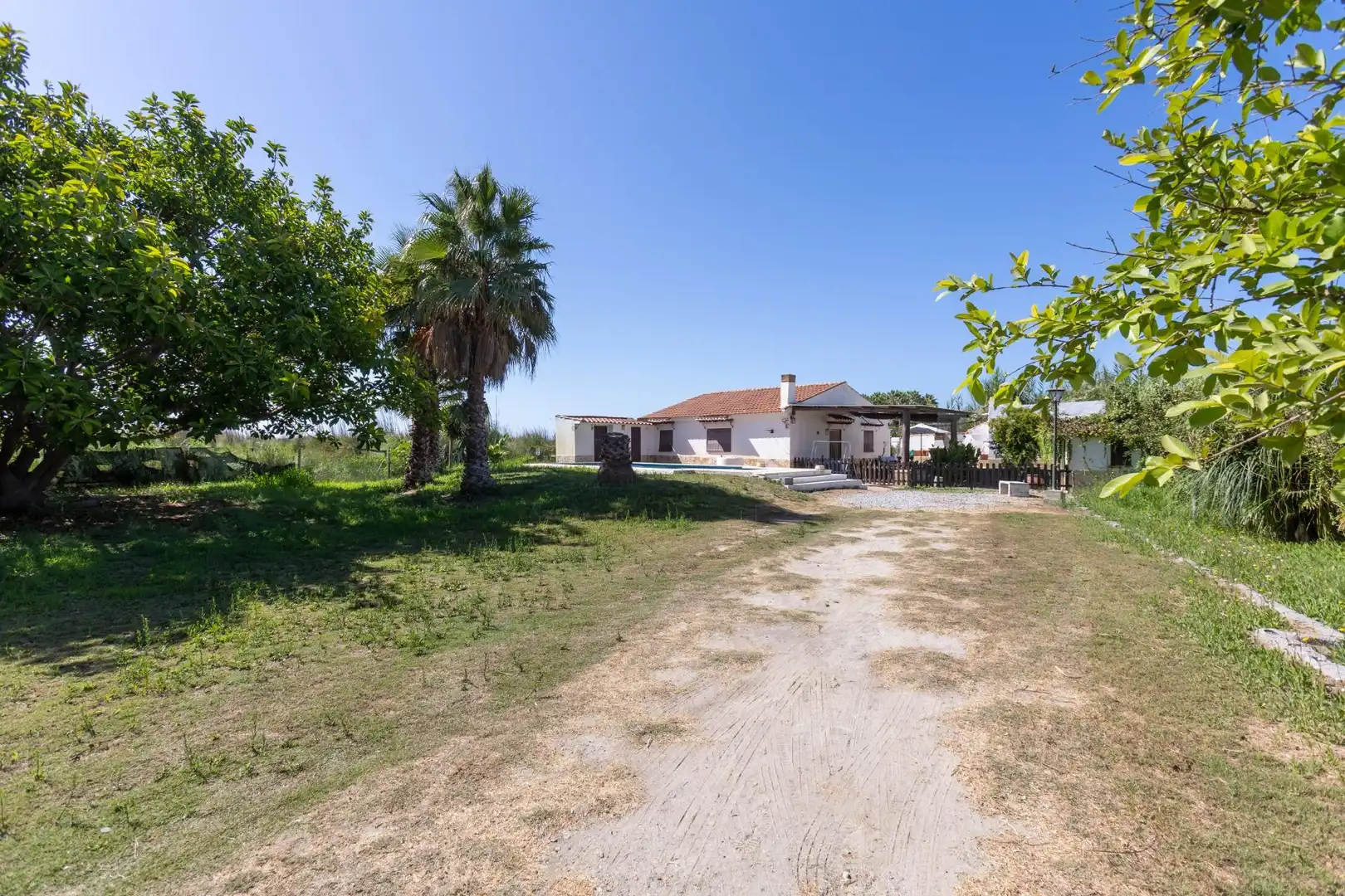 Finca rústica en venta en Motril con Jardín privado, Piscina y Amueblado