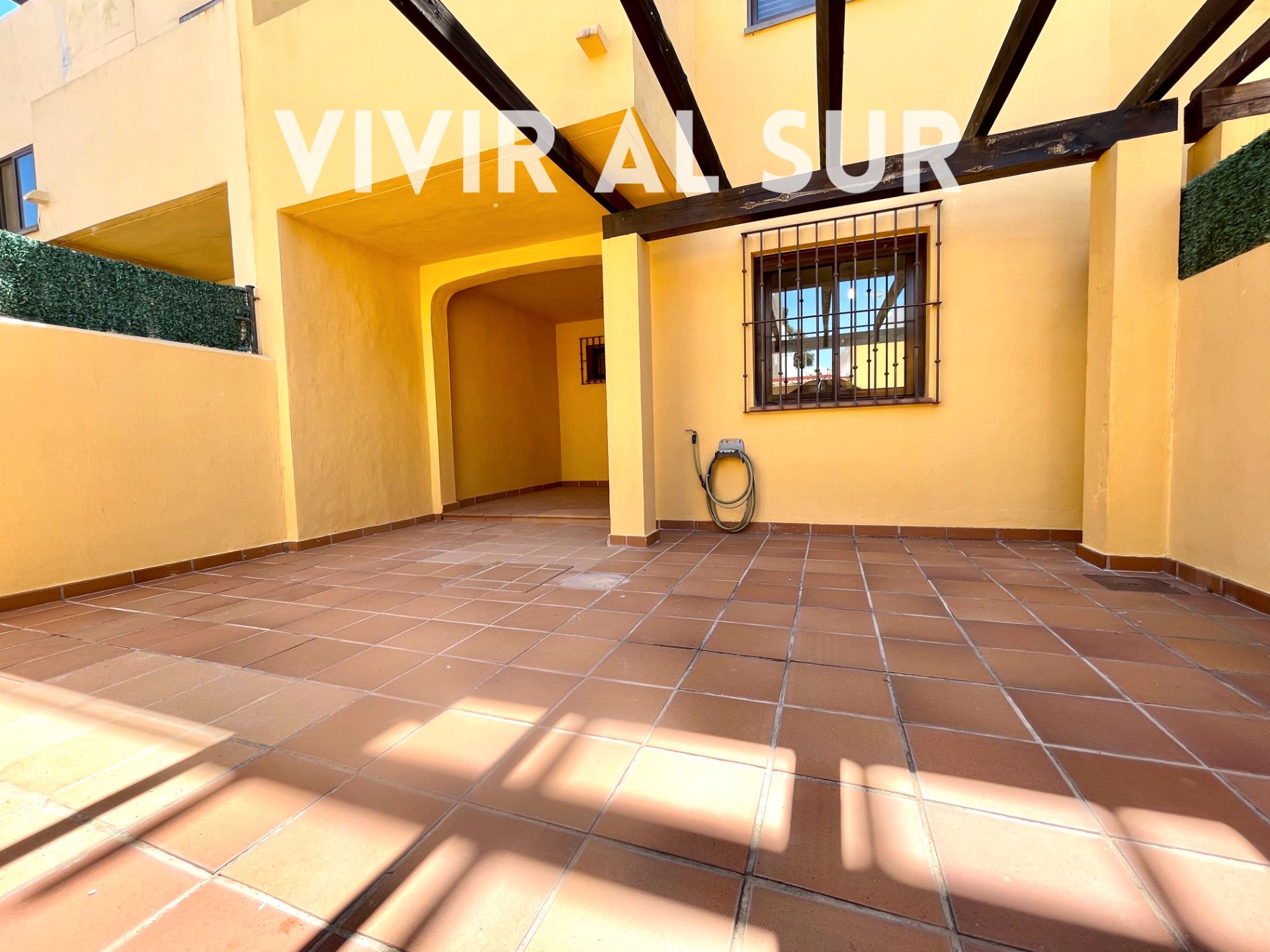 Exterior view of Single-family semi-detached for sale in Algeciras  with Air Conditioner, Private garden and Terrace