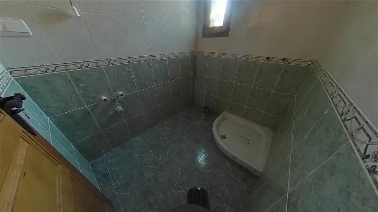 Baño de Casa o chalet en venta en Salinas de Pisuerga con Jardín privado, Parquet y Trastero
