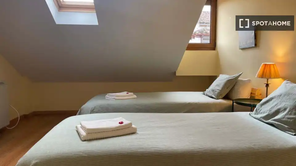 Habitación de Apartamento para compartir en Alcalá de Henares con Aire acondicionado, Terraza y Amueblado