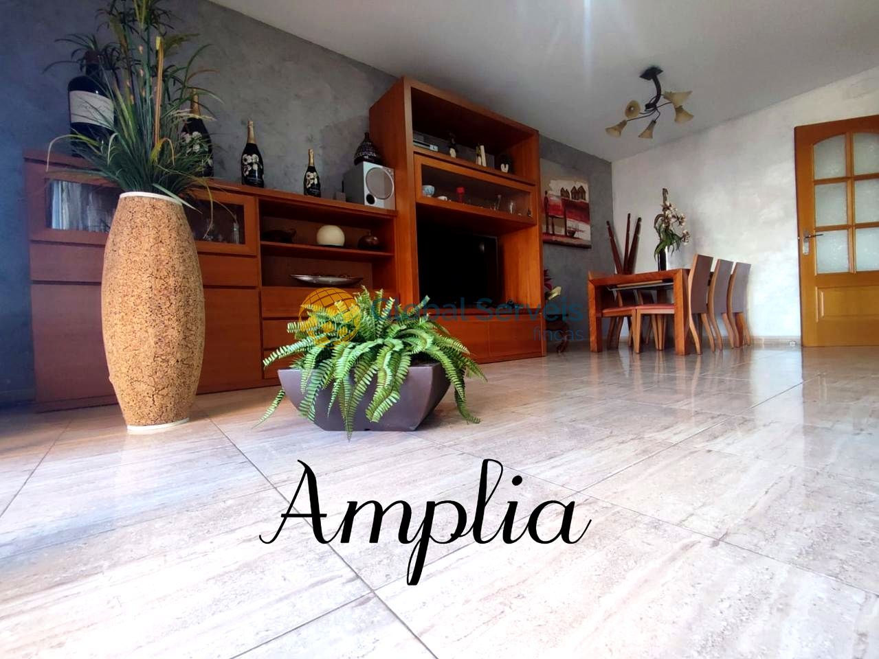 Sala de estar de Casa adosada en venta en Abrera con Calefacción, Terraza y Piscina