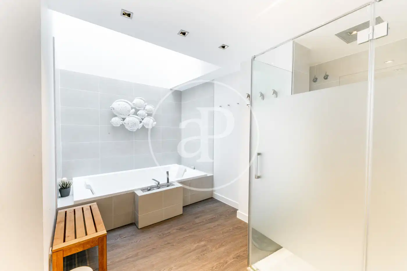 Bathroom of Houses for rent in Barcelona  with Air Conditioner, Heating and Private garden