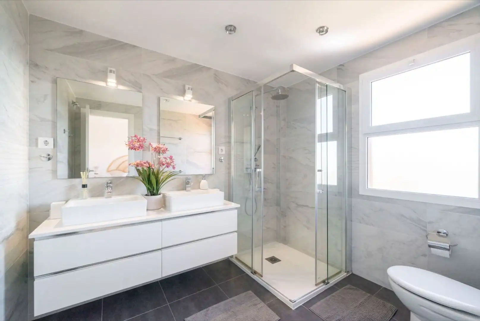 Bathroom of Attic for sale in Benalmádena  with Air Conditioner, Heating and Terrace
