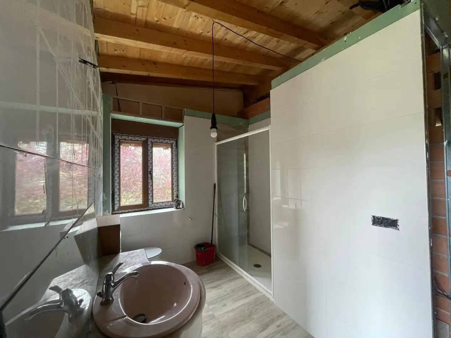 Badezimmer von Einfamilien-Reihenhaus zum Verkauf in Bárcena de Cicero mit Terrasse und Balkon