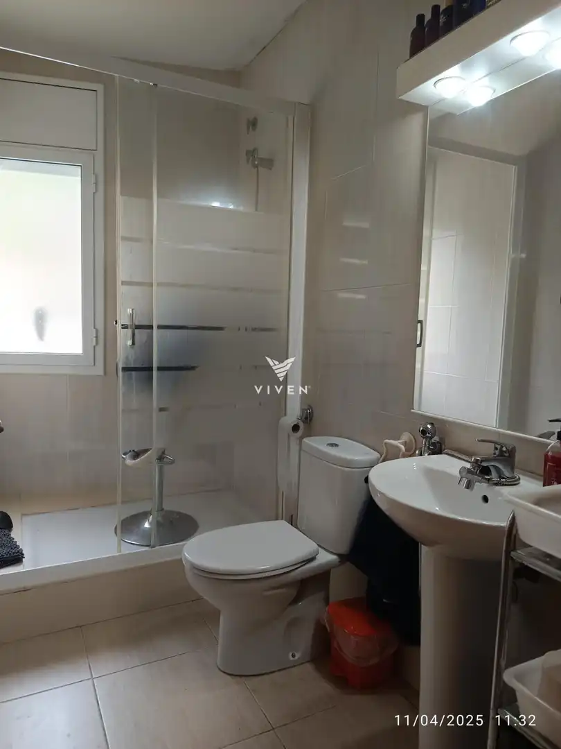 Badezimmer von Einfamilien-Reihenhaus zum Verkauf in Olivella mit Heizung, Privatgarten und Terrasse