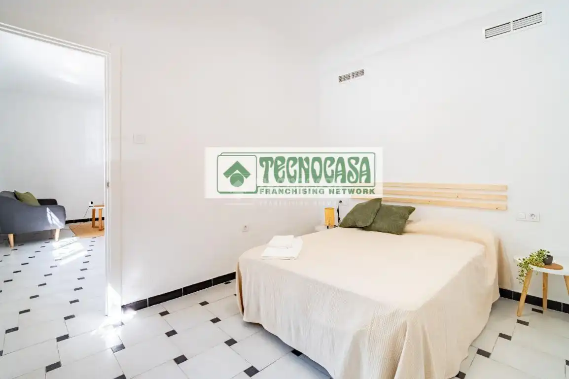 Bedroom of Flat for sale in Granada  with Air Conditioner, Heating and Terrace
