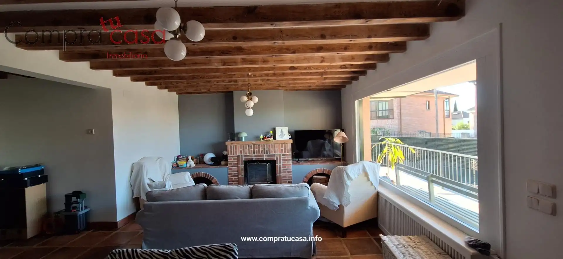 Sala d'estar de Casa o xalet en venda en La Lastrilla  amb Calefacció, Jardí privat i Terrassa