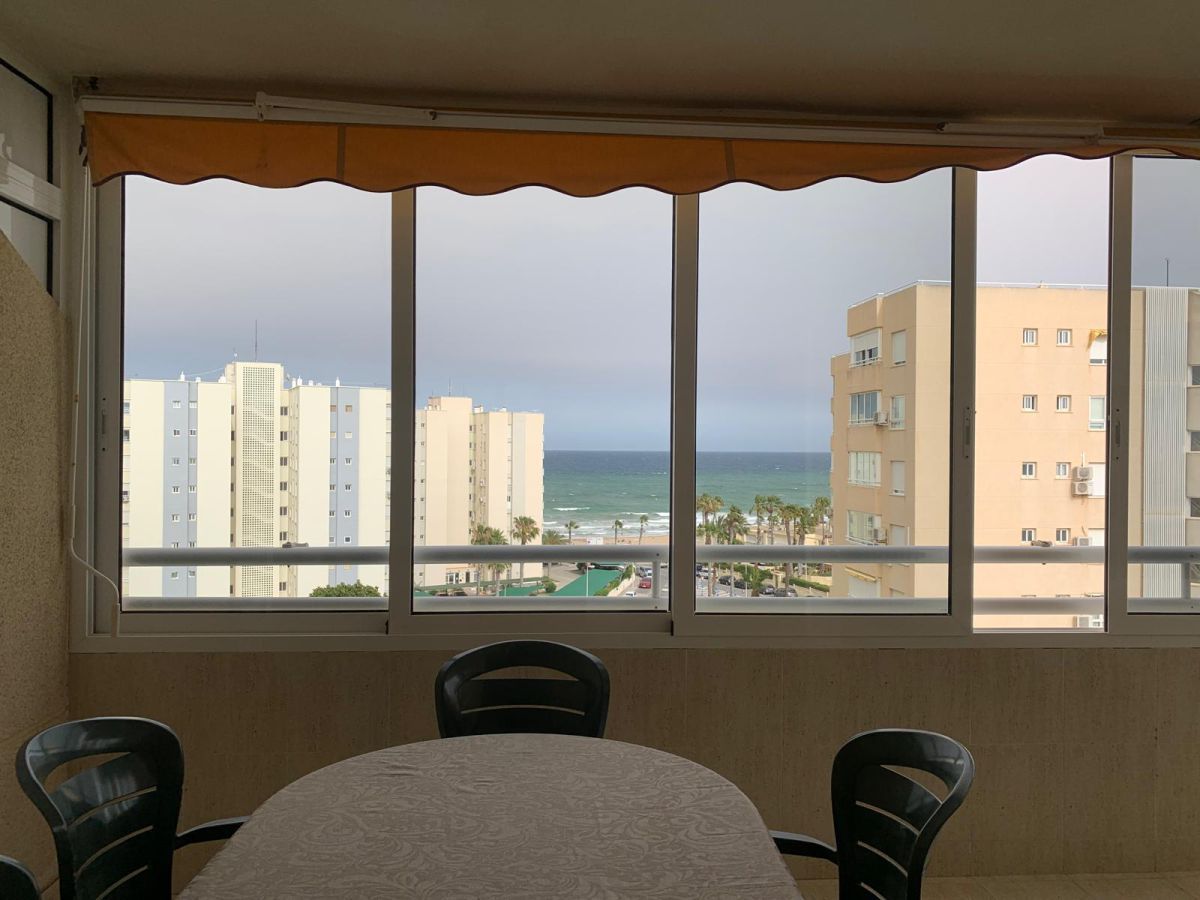 Dormitori de Apartament de lloguer en Alicante / Alacant amb Aire condicionat, Terrassa i Piscina comunitària