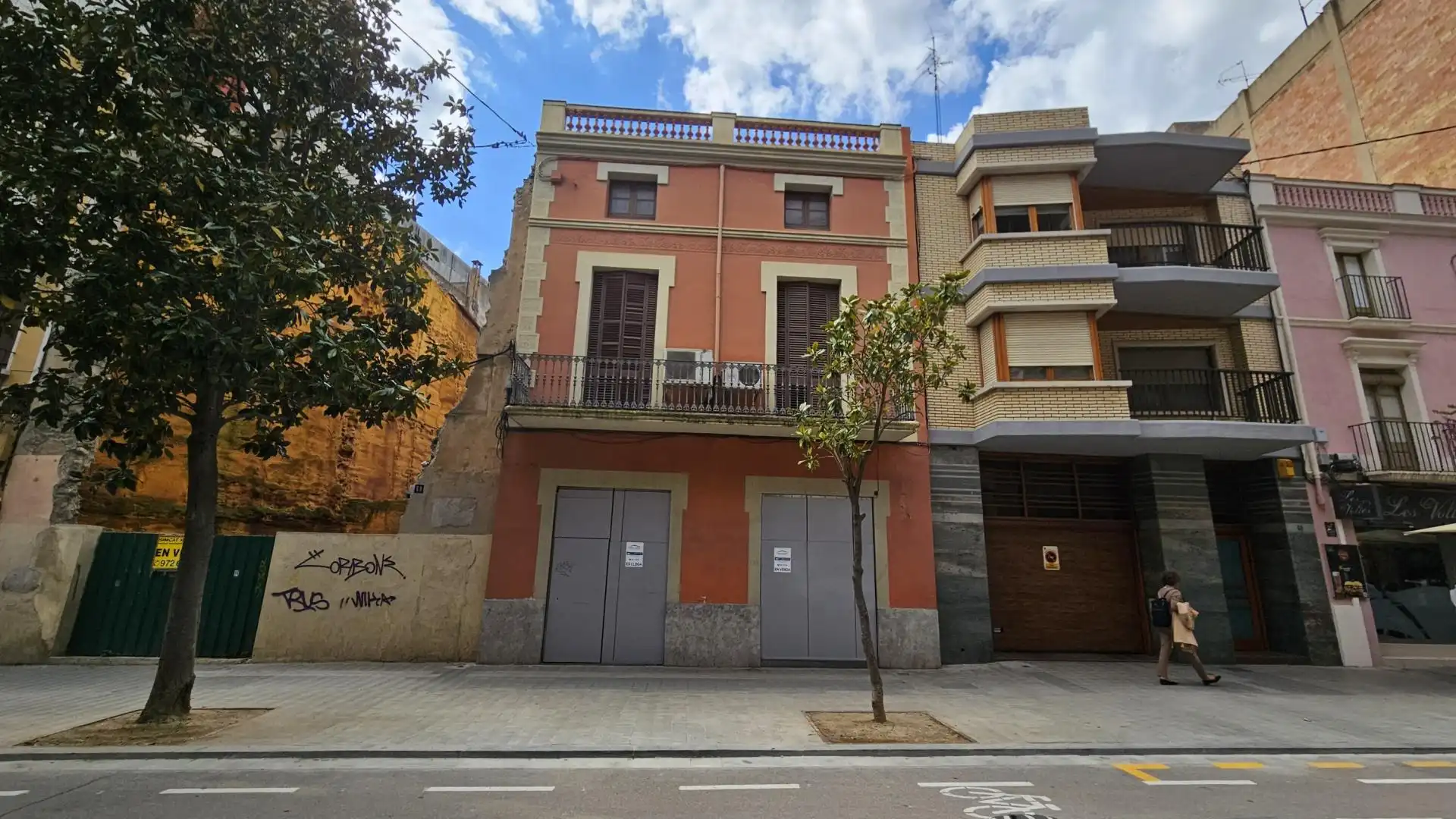 Außenansicht von Gebäude zum Verkauf in Figueres