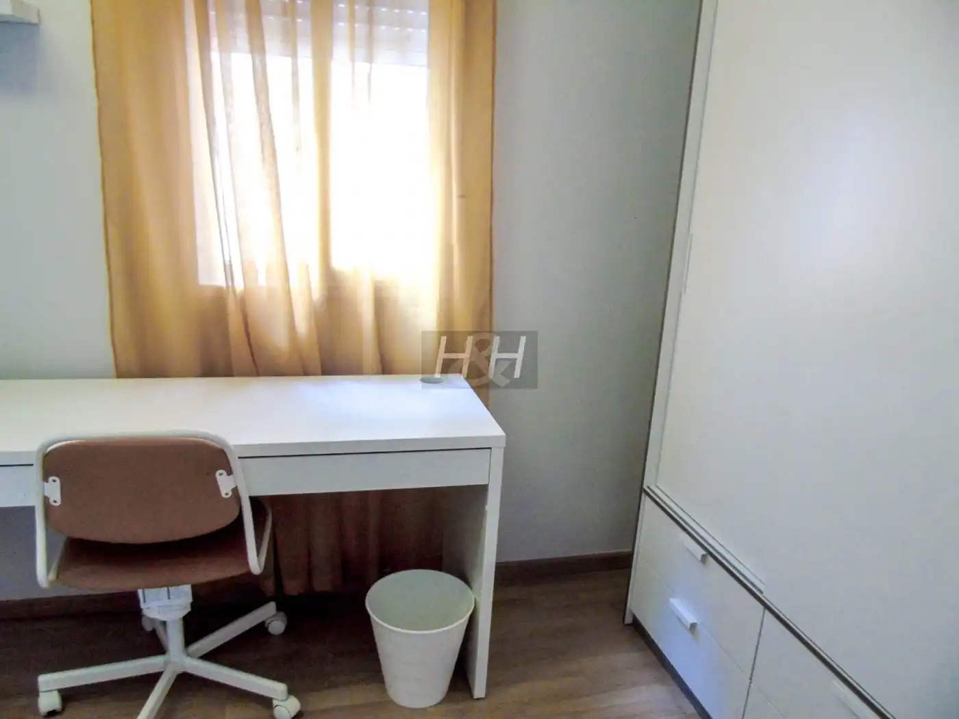 Bedroom of Flat for rent in Burjassot  with Balcony