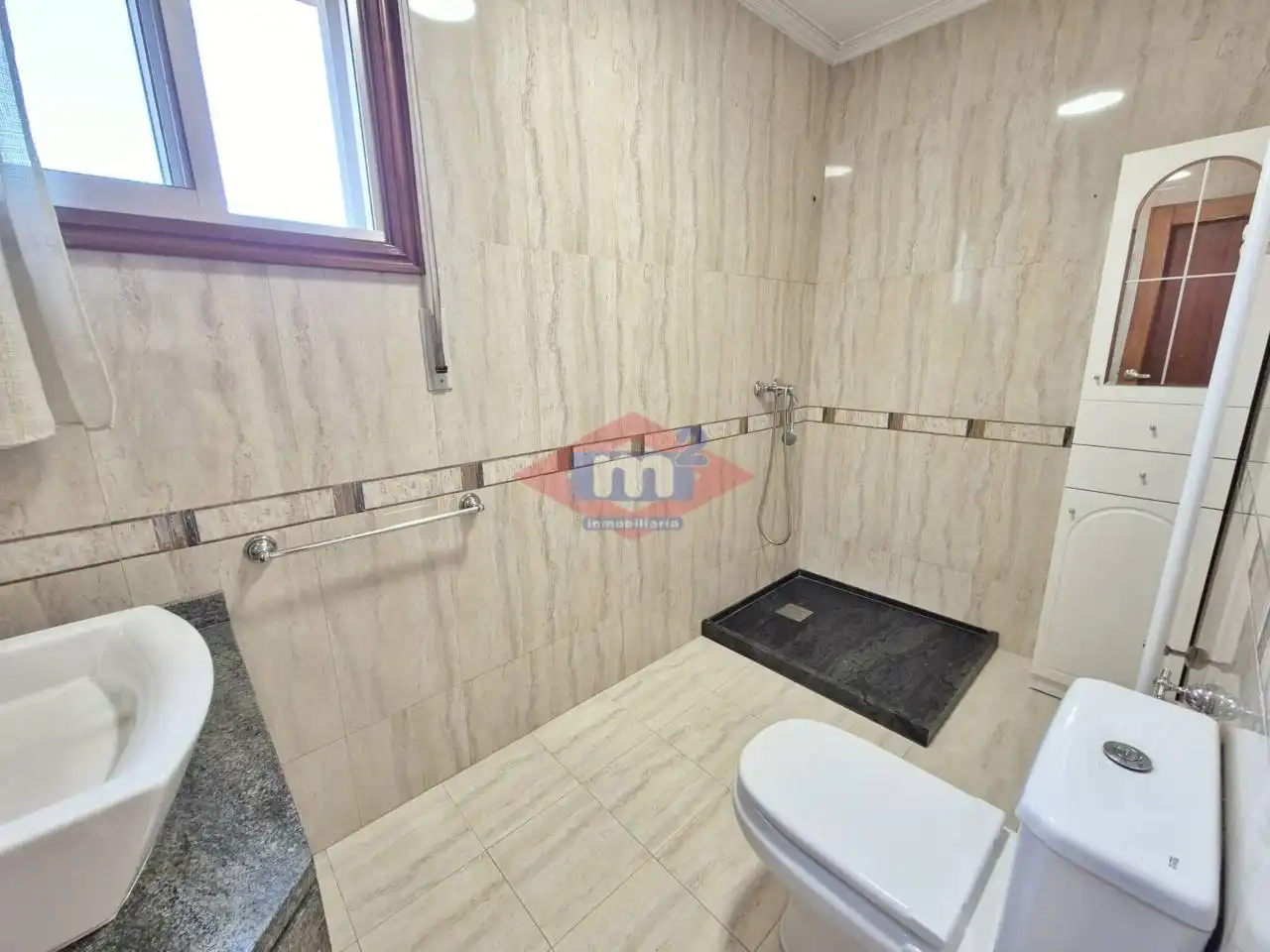 Baño de Casa o chalet en venta en Vigo  con Calefacción y Jardín privado