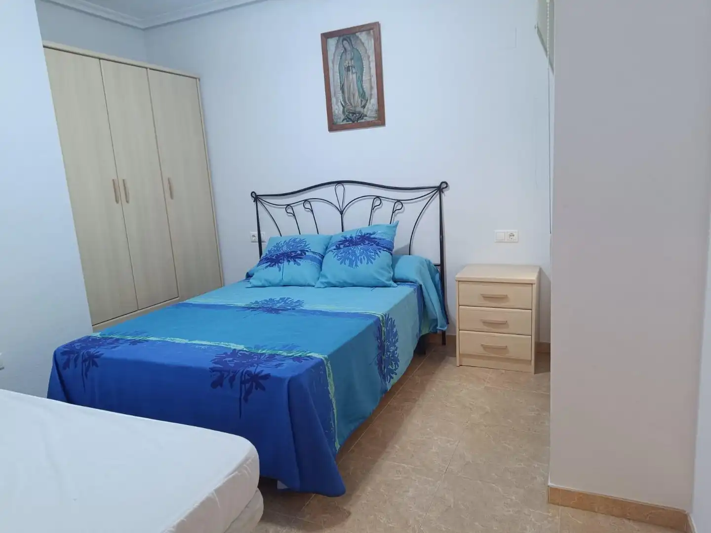 Dormitori de Apartament de lloguer en Santa Pola amb Aire condicionat, Terrassa i Moblat
