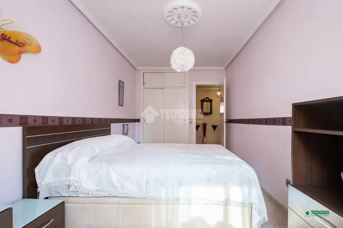 Habitación de Piso en venta en Almería con Amueblado