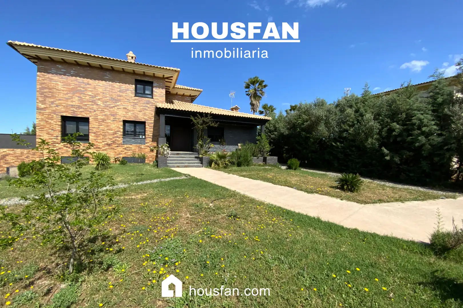 Vista exterior de Casa o xalet en venda en Cáceres amb Aire condicionat, Calefacció i Jardí privat