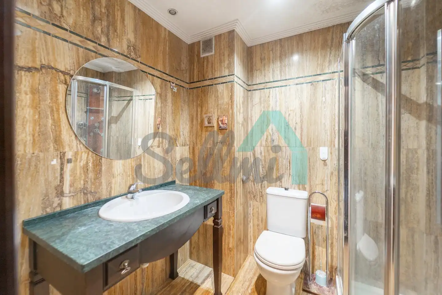 Baño de Piso en venta en Oviedo  con Calefacción, Terraza y Trastero