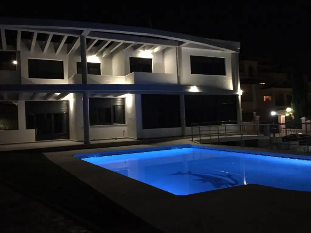 Swimming pool of Houses for rent in Marbella  with Air Conditioner, Heating and Private garden