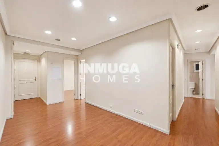 Flat for sale in Madrid  with Air Conditioner, Heating and Storage room