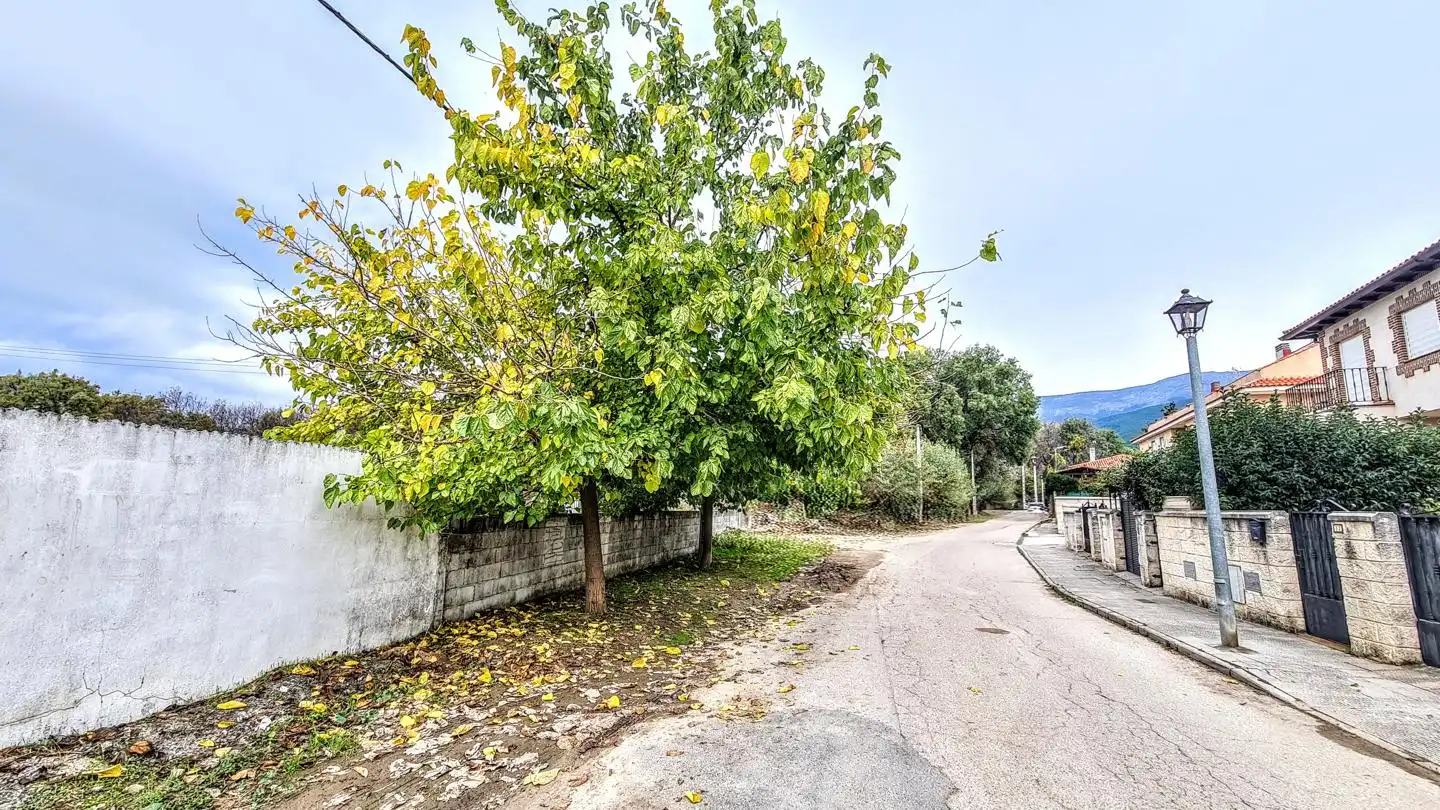 Vista exterior de Residencial en venta en La Adrada 