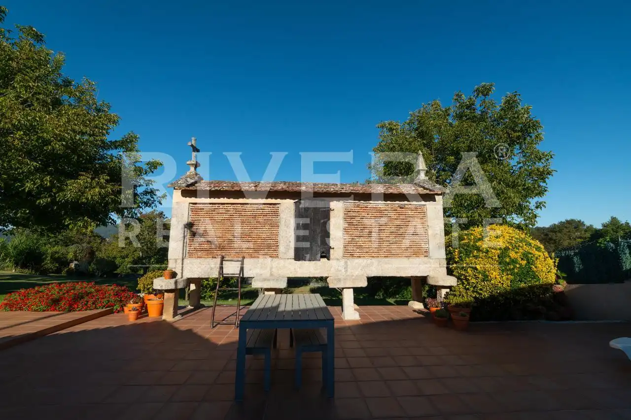 Jardí de Casa o xalet en venda en Nigrán amb Calefacció, Jardí privat i Moblat
