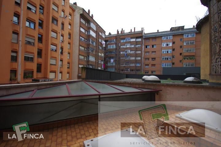 Oficina de lloguer a Plaza de América