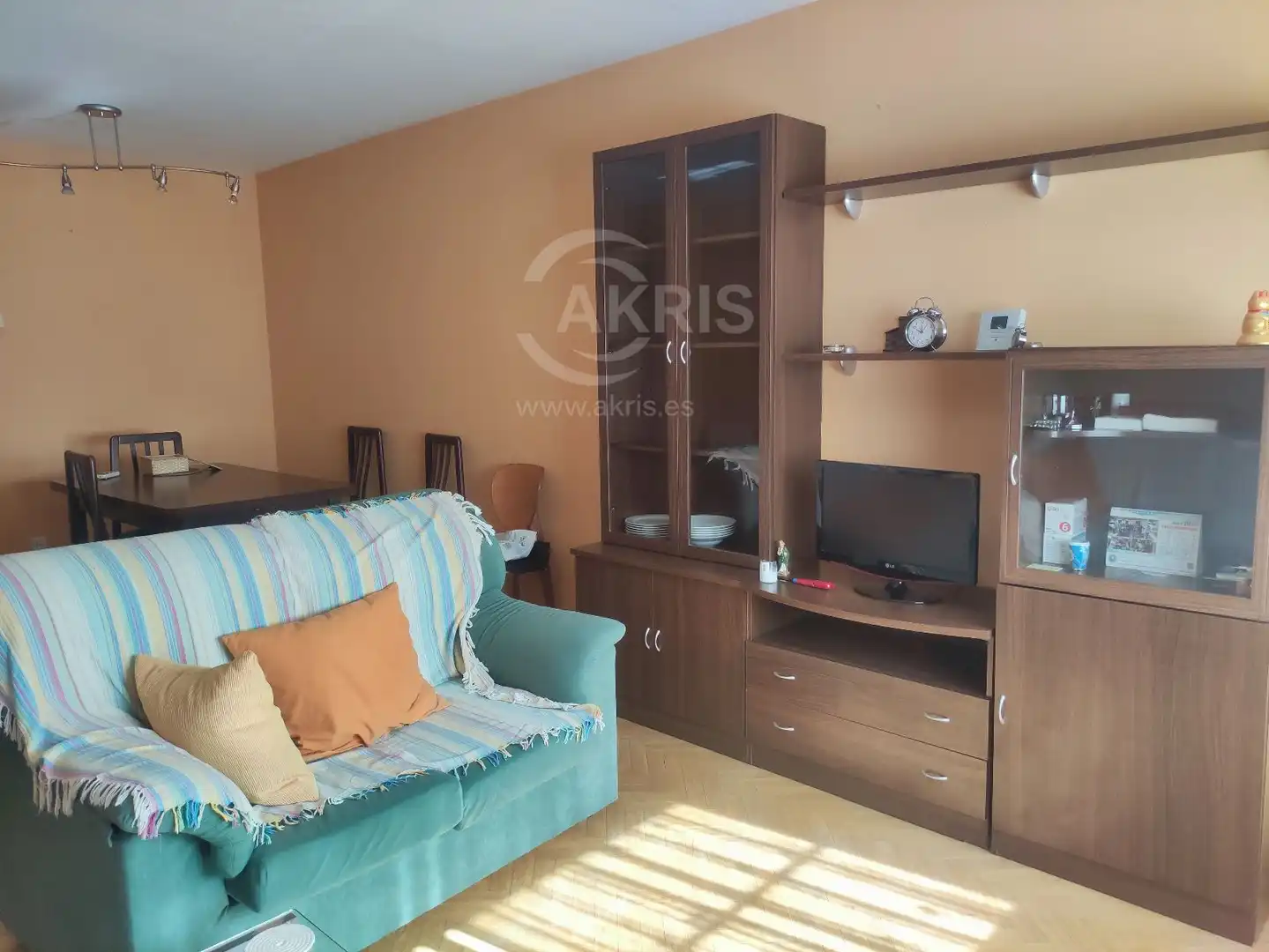 Living room of Flat for rent in Toledo  with Air Conditioner, Heating and Furnished