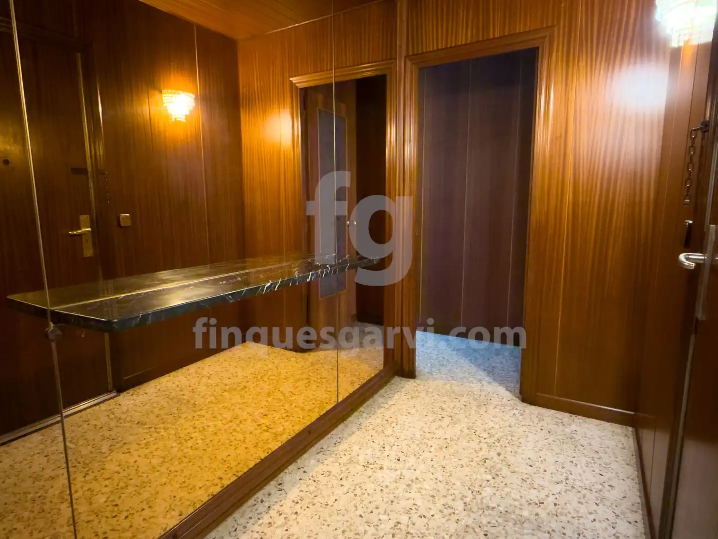 Piso en venta en L'Hospitalet de Llobregat con Calefacción y Balcón