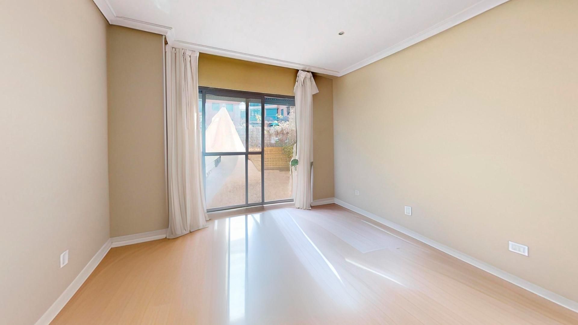 Bedroom of Apartment for sale in  Madrid Capital  with Heating, Private garden and Storage room