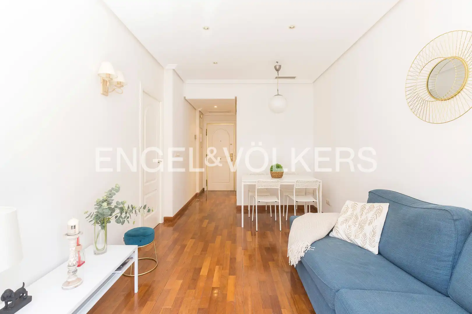 Living room of Flat for rent in Madrid  with Air Conditioner, Heating and Parquet flooring