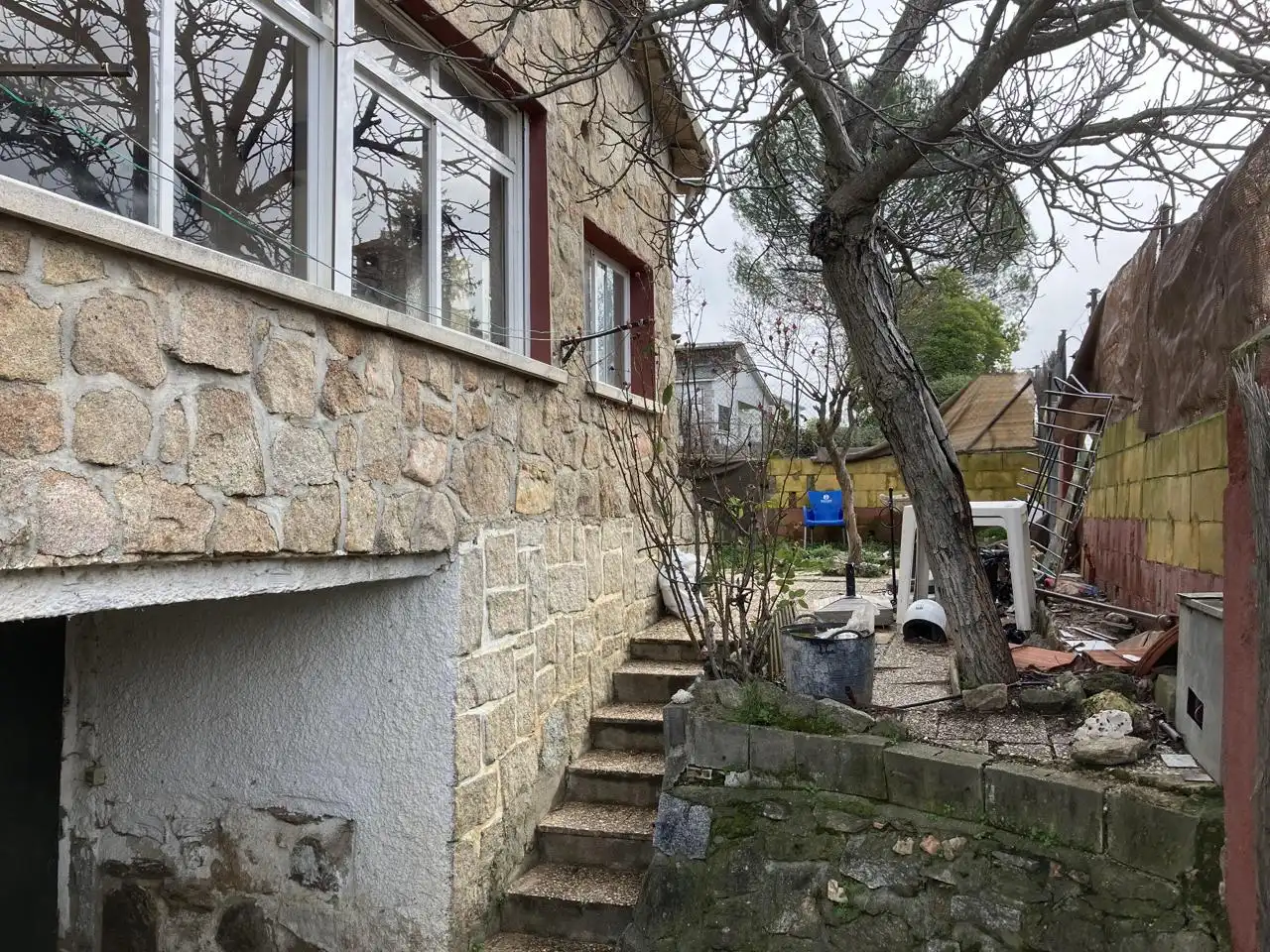 Vista exterior de Casa o xalet en venda en Pelayos de la Presa amb Jardí privat, Terrassa i Piscina