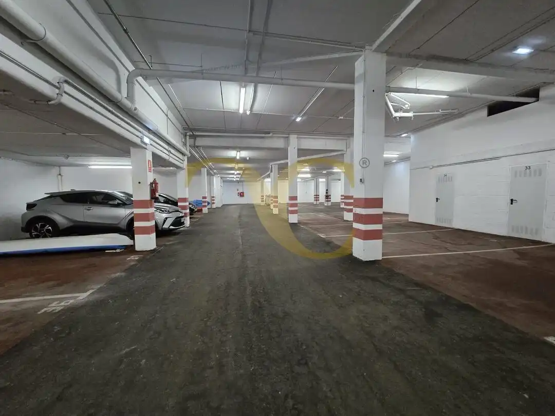 Parkplatz von Dachboden zum Verkauf in Llanes mit Heizung, Privatgarten und Terrasse
