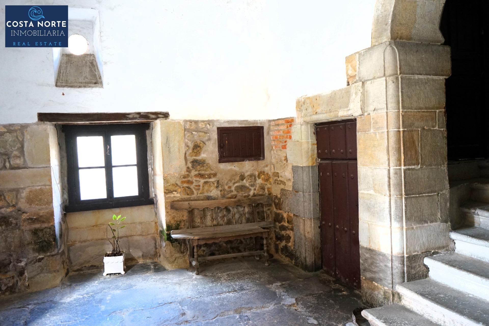 Building for sale in Santillana del Mar