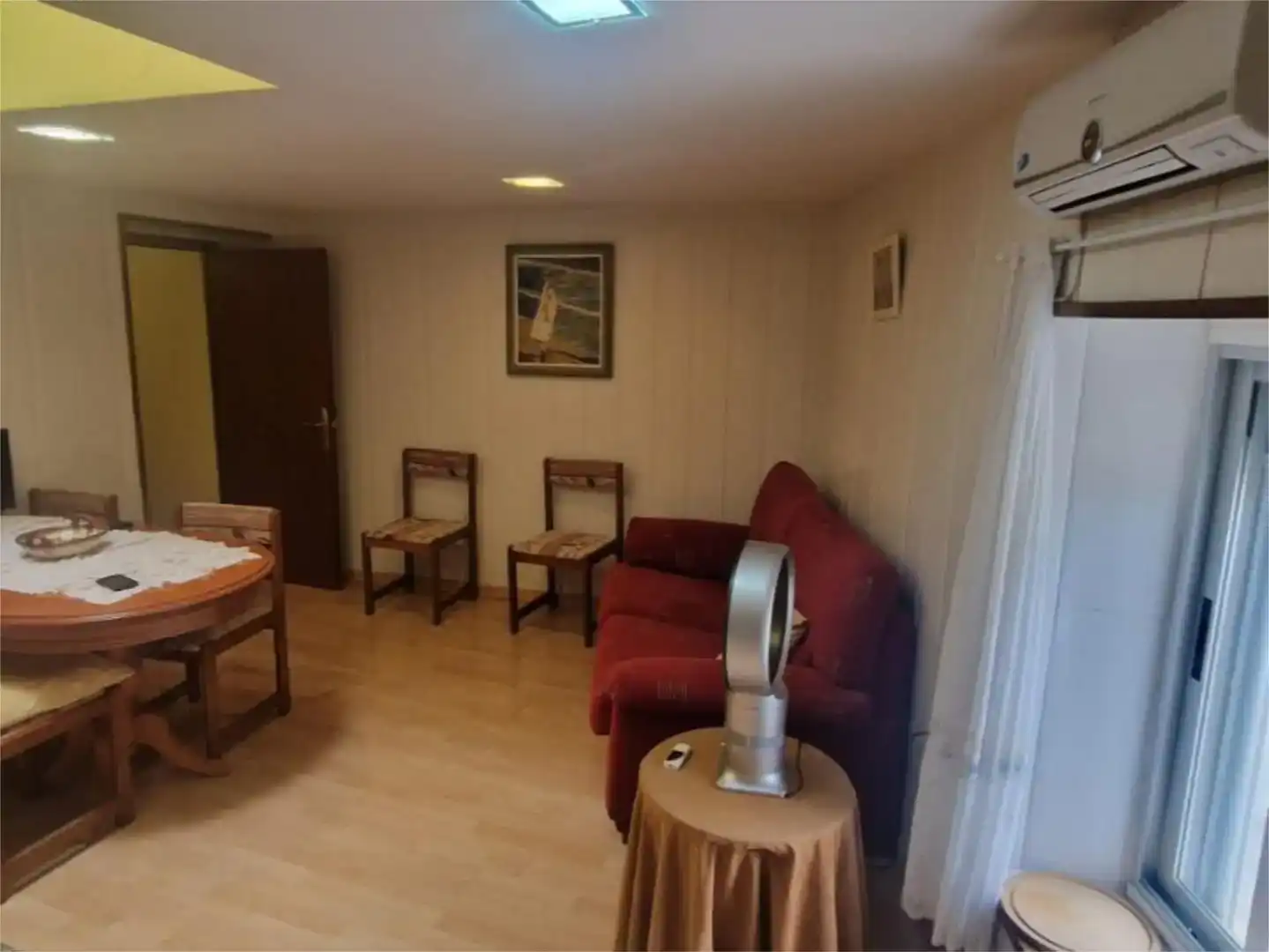 Sala d'estar de Casa adosada en venda en Villar de Peralonso amb Moblat