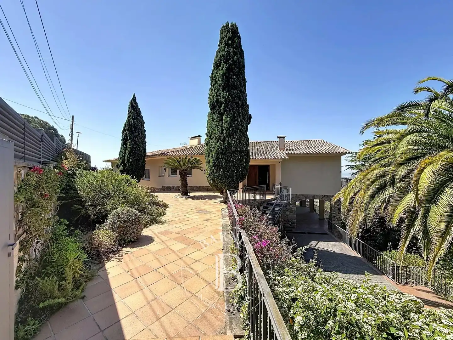 Vista exterior de Casa o xalet en venda en Cabrils amb Aire condicionat, Calefacció i Jardí privat