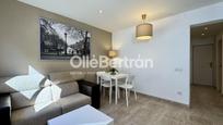 Exterior view of Flat for sale in  Barcelona Capital  with Oven and Microwave