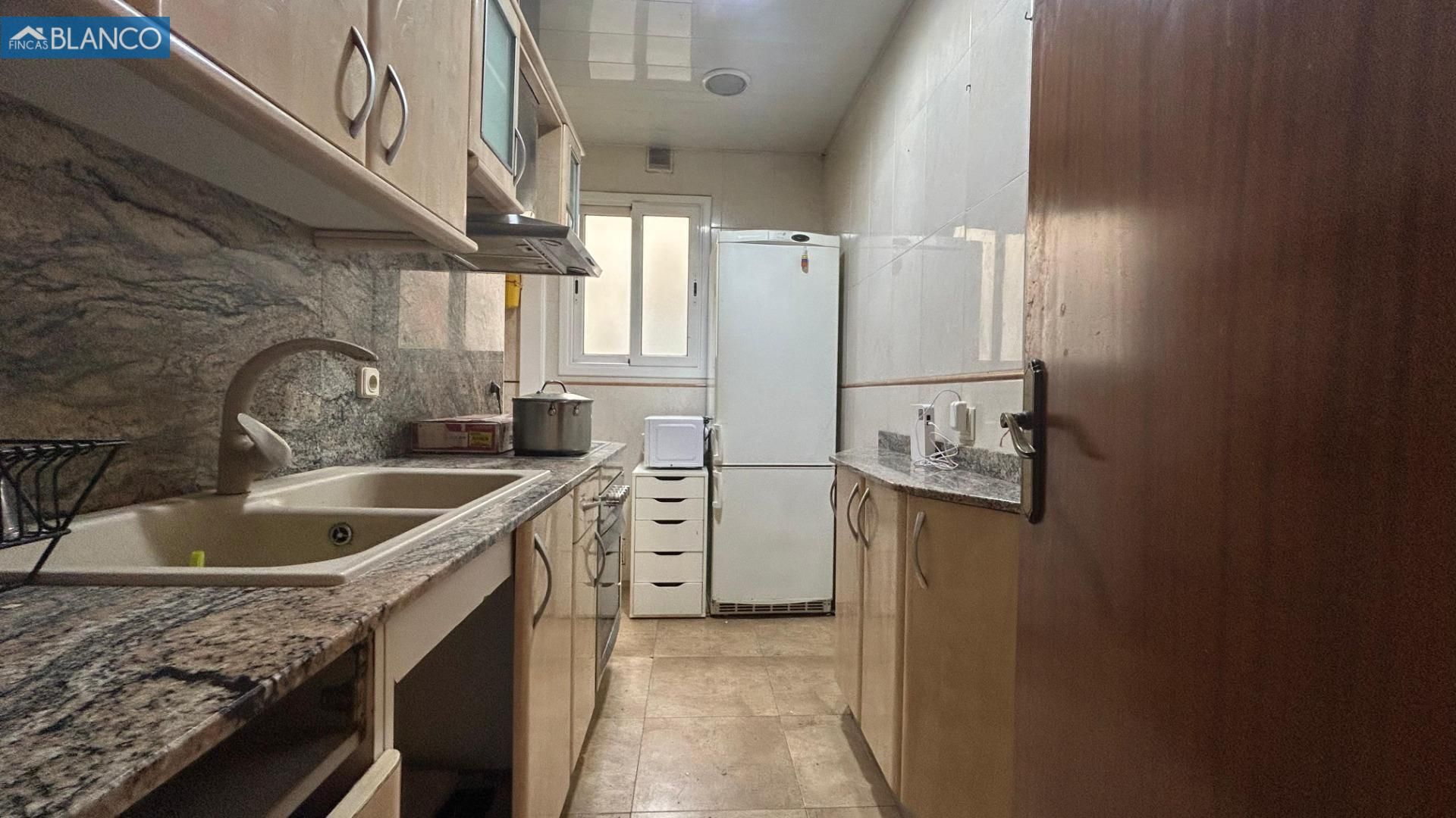 Kitchen of Flat for sale in L'Hospitalet de Llobregat  with Air Conditioner, Terrace and Balcony