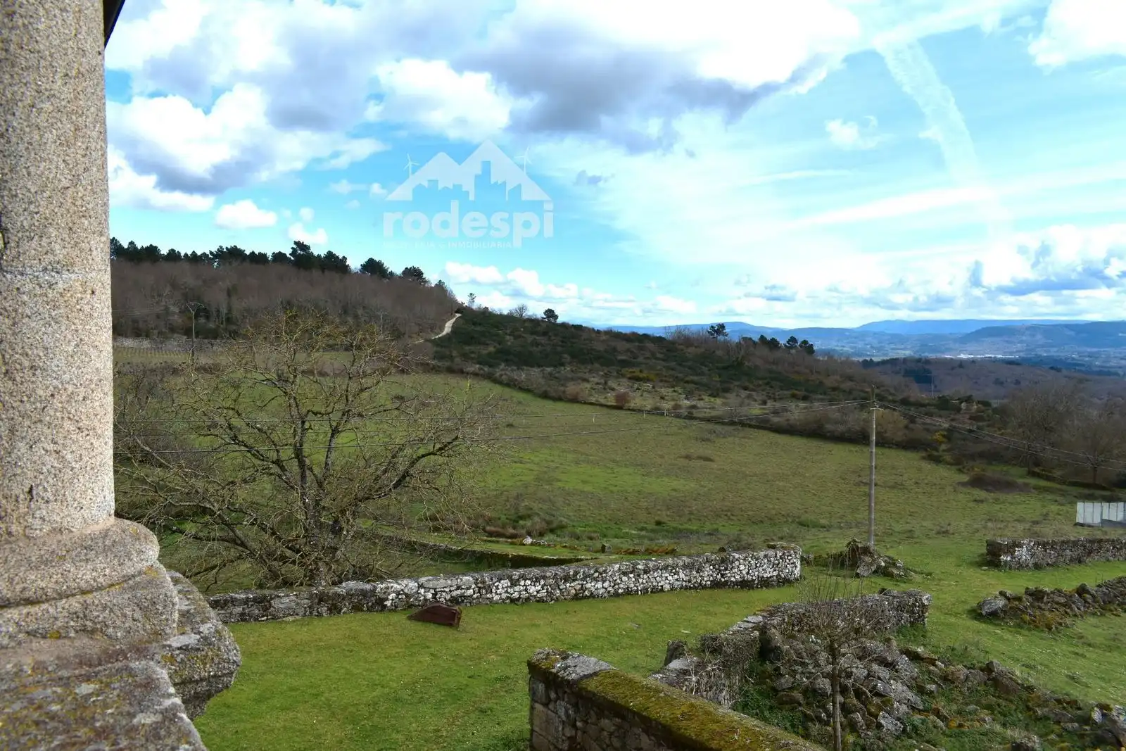 Buildings for sale in Pantón