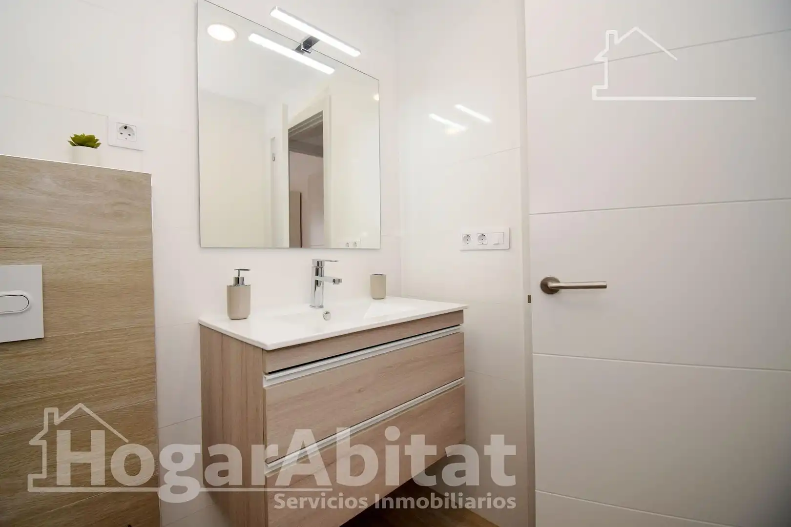 Badezimmer von Dachboden zum Verkauf in Burriana / Borriana mit Klimaanlage, Heizung und Terrasse