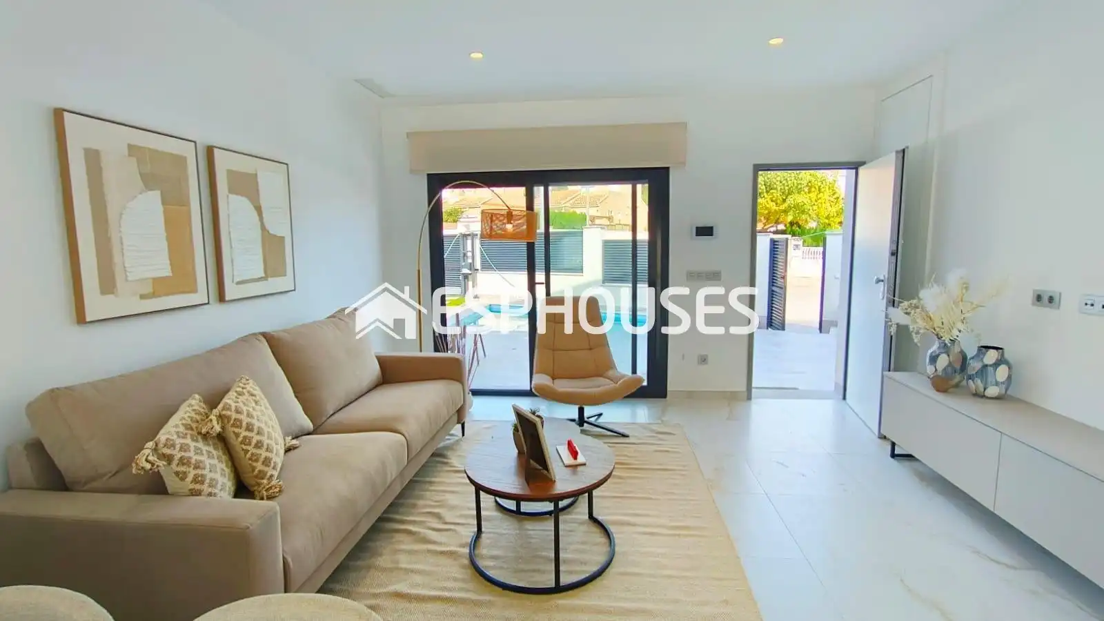 Vista exterior de Casa o xalet en venda en Pilar de la Horadada amb Terrassa, Piscina i Balcó
