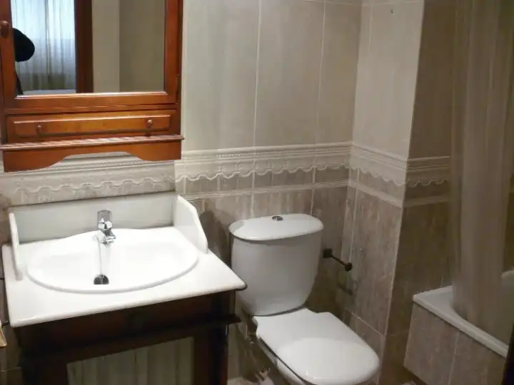 Baño de Piso de alquiler en Valencia con Aire acondicionado, Calefacción y Trastero