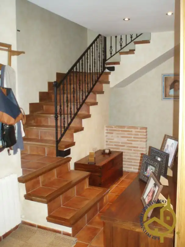 Houses for sale in Nambroca  with Air Conditioner, Heating and Private garden
