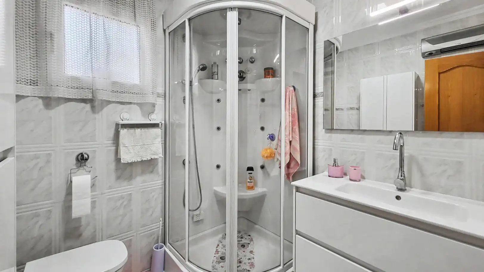 Bathroom of Houses for sale in Dénia  with Private garden, Terrace and Storage room